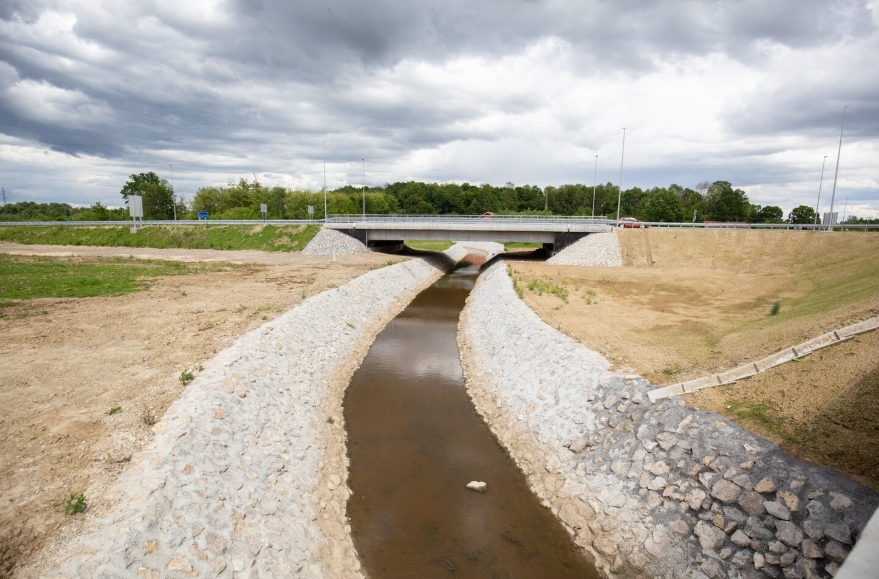 Система водоотведения автомобильной дороги